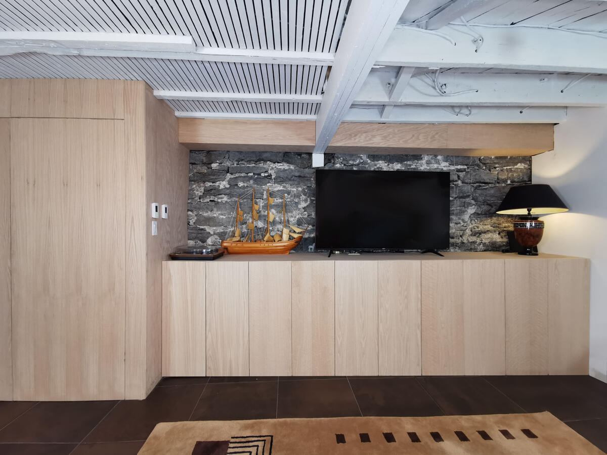 Built-in Cabinets Closed